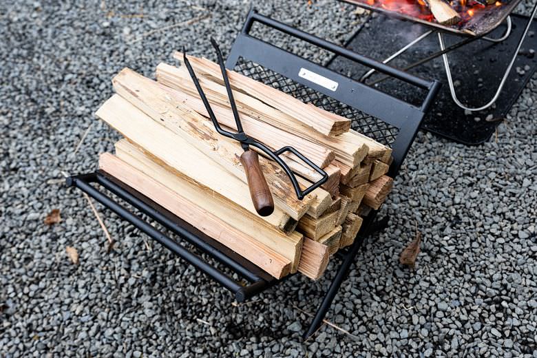 レビュー】尾上製作所×クイックキャンプのアイアン薪ラックがカッコ