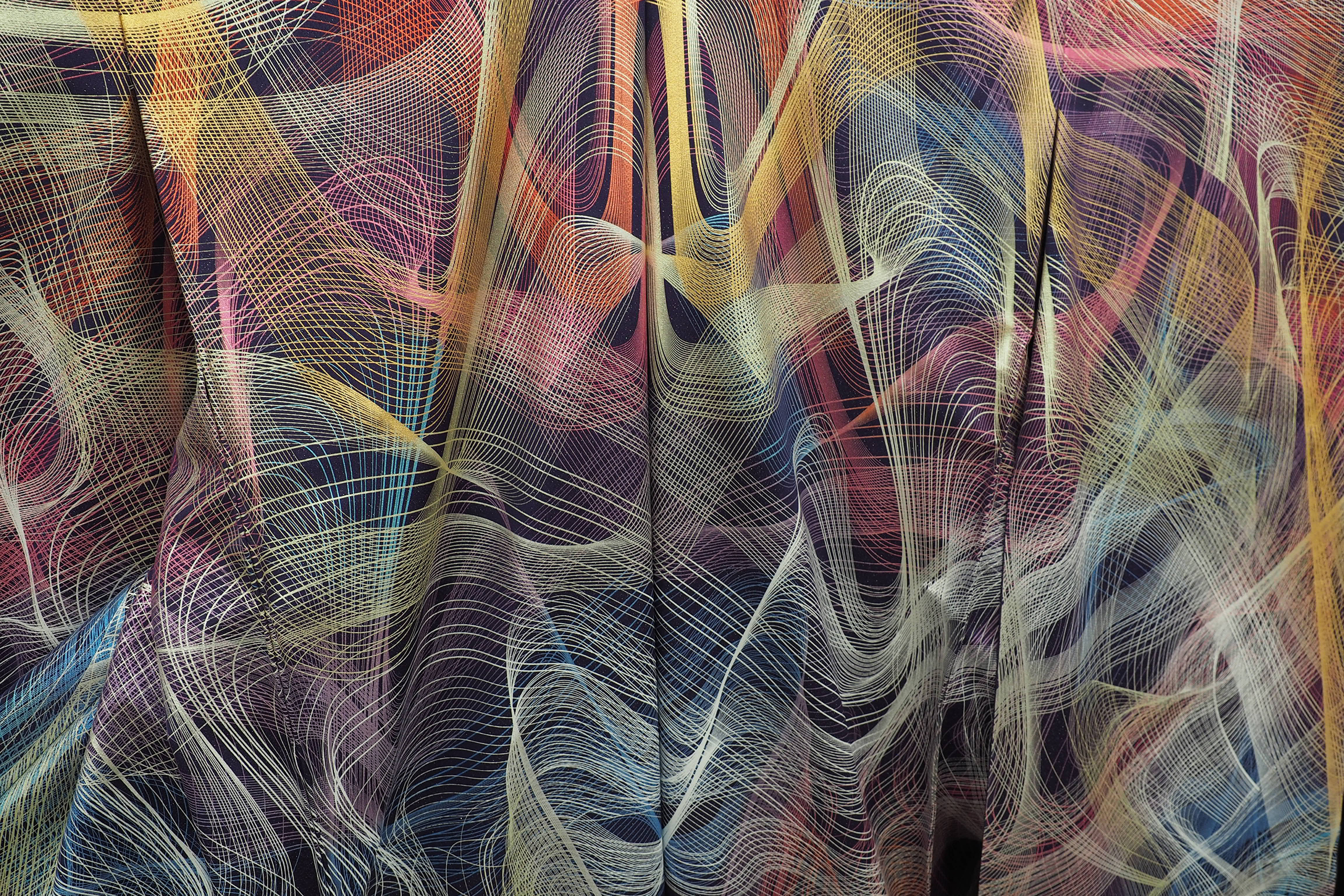 友禅×CGの挑戦 超極細線で小宇宙を表現する金彩友禅の開発