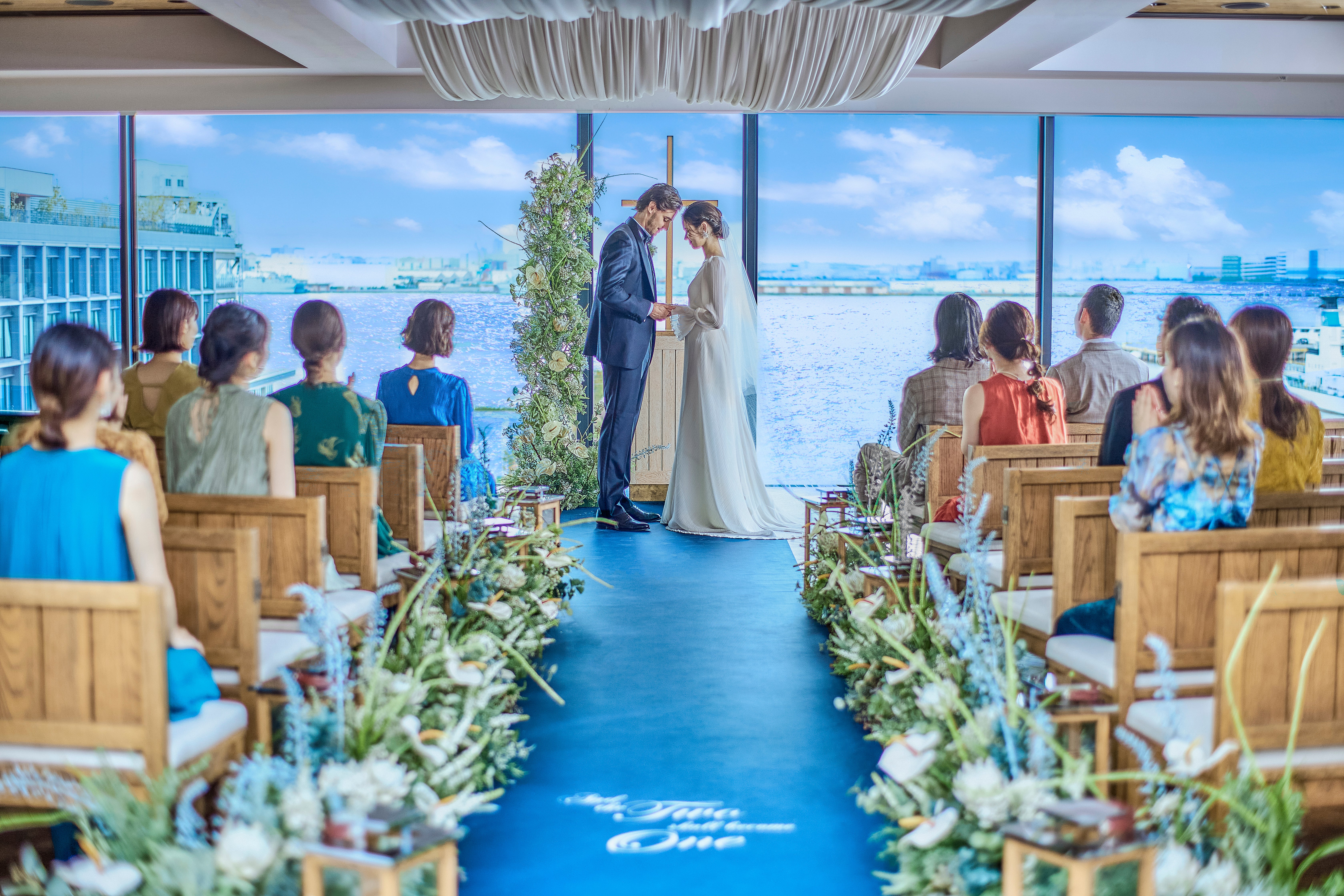 サムシングブルーとは？意味と由来・歴史から結婚式の取り入れ方と注意