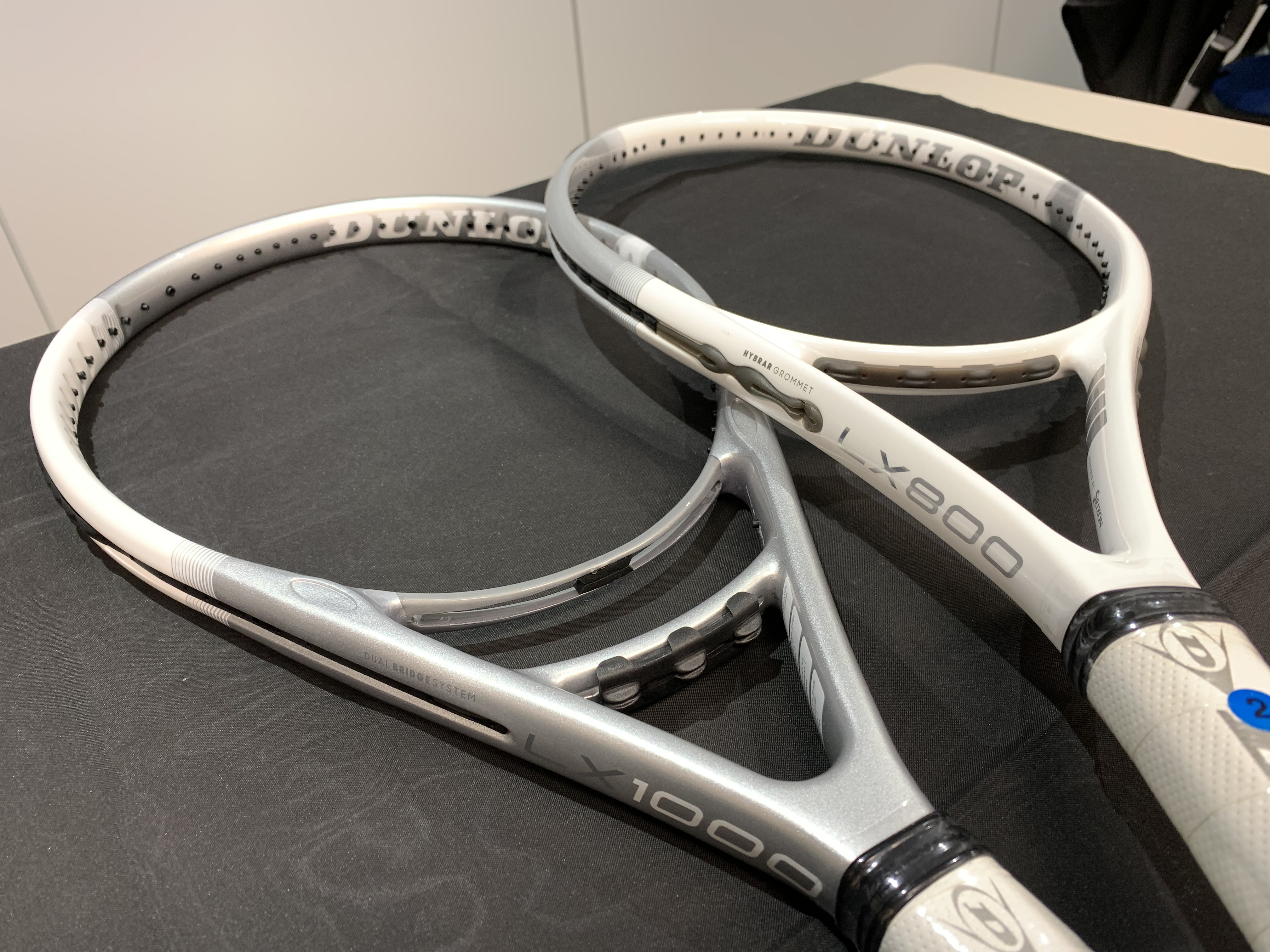 魔法系ラケットの「【SRIXON】CSシリーズ」の後継機種「【DUNLOP】LX