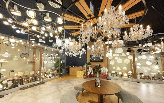 煌びやかな照明器具が並ぶ、こだわりの専門店｜店舗設計・店舗デザイン