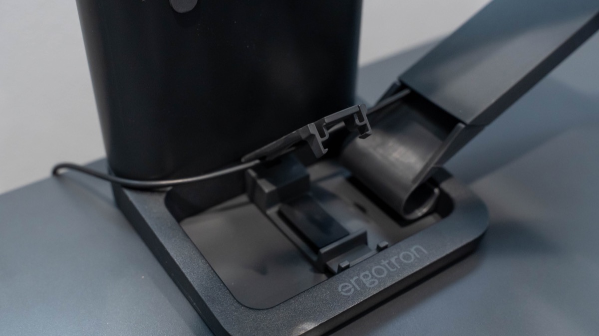 エルゴトロンTRACEモニターアームレビュー！ 頻繁にモニター高さを