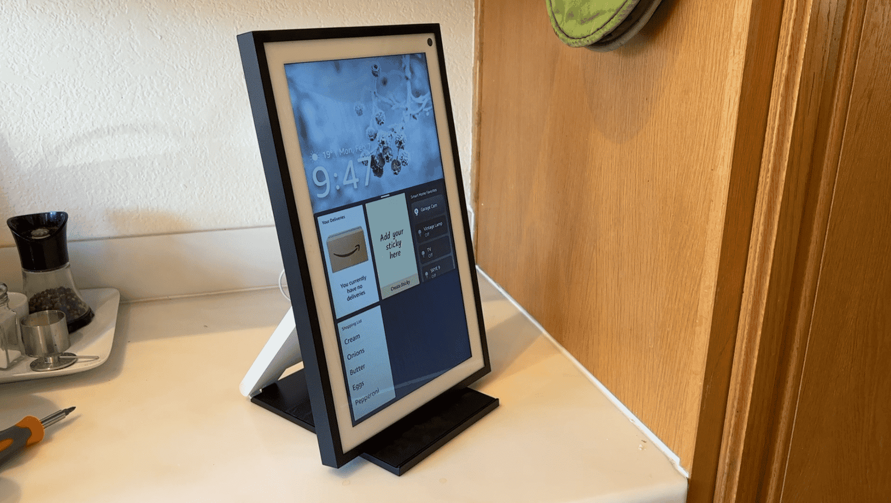 How to choose a stand for Echo Show 15: Sanus Tilt stand or Sanus