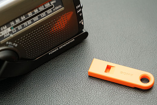 太陽電池装備の手回し充電対応ラジオ『ICF-B99』のご案内 - ソニーの新