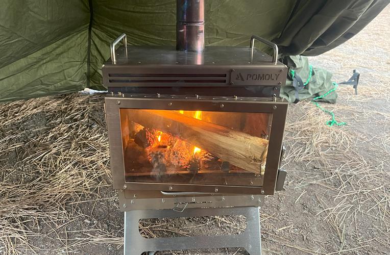 二次燃焼で効率良く暖まる！「POMOLY Dweller テントストーブ」の実践