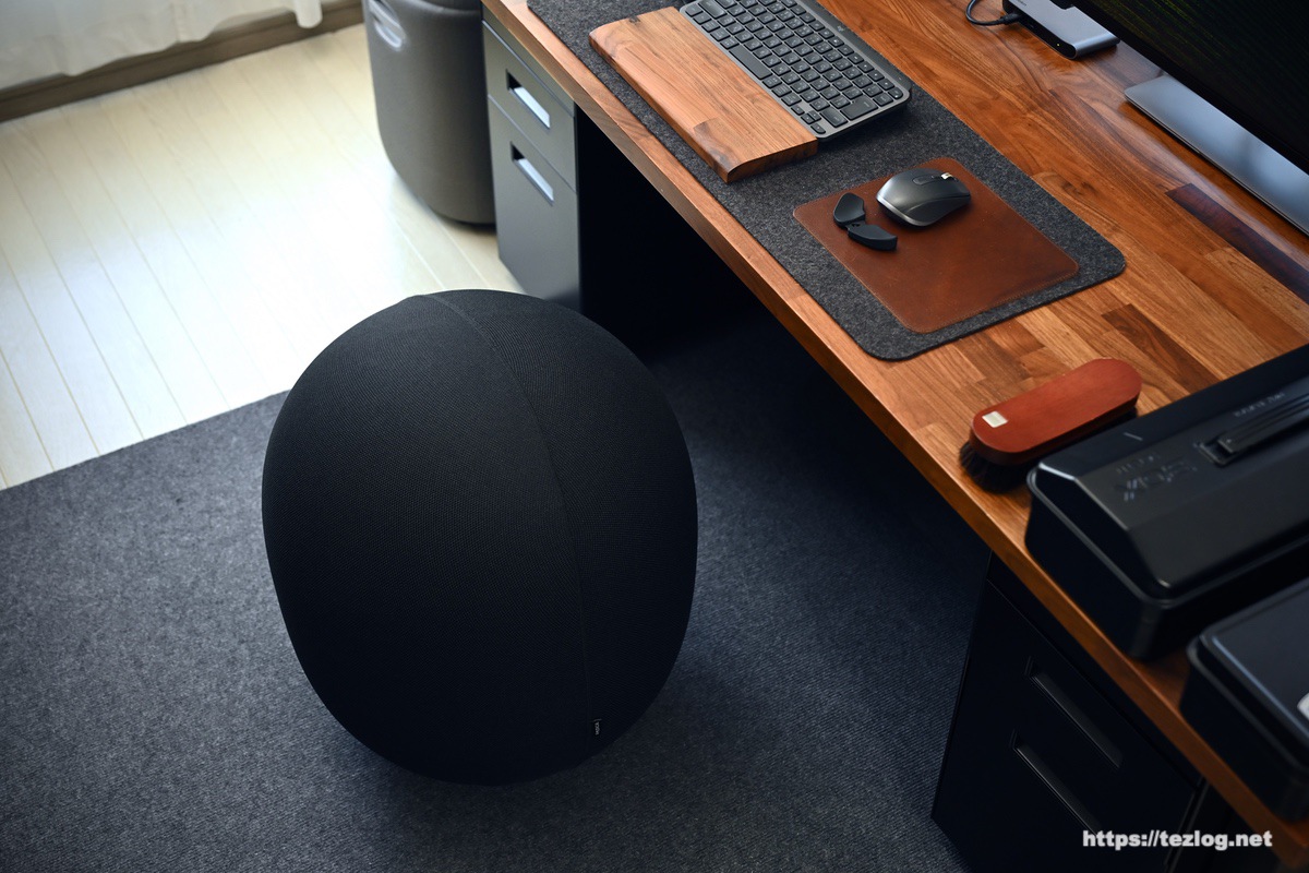 MALLOW Knit レビュー。バランスボールをデスクチェアに。ニット生地 +