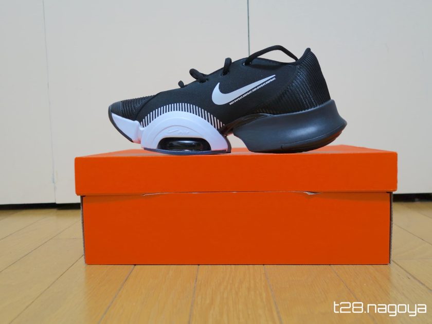 ナイキ】エア ズーム スーパーレップ2は、屋内用でキツめのサイズ感