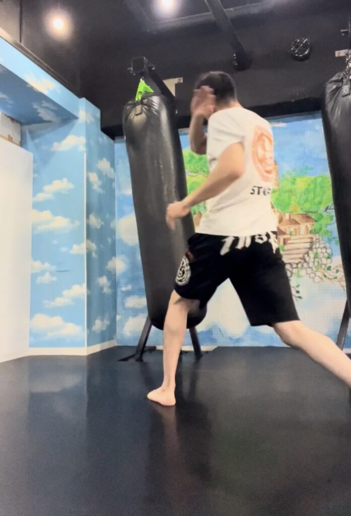 有名なムエタイ選手も使用！驚くほど相手に当たる、ミドルキックからの