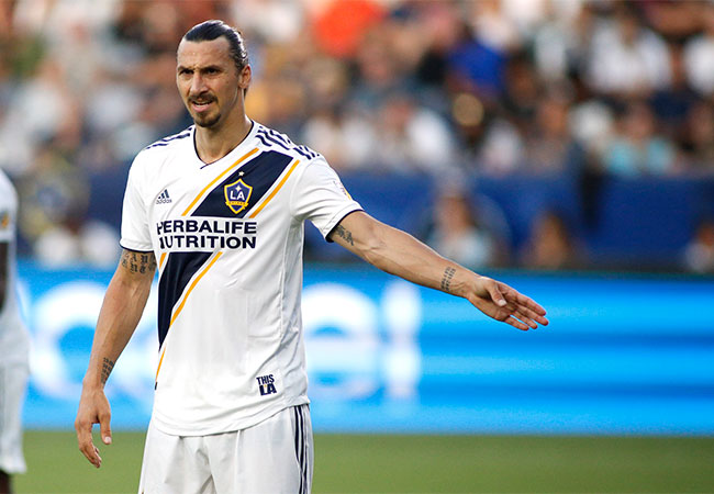 イブラヒモビッチ、衝撃35m超ロング弾が年間最優秀ゴール受賞「イカ