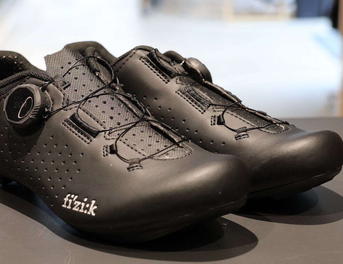 夏セールでお得に！』シンプルで速く しなやかに～fi'zi:k VENTO OMNA