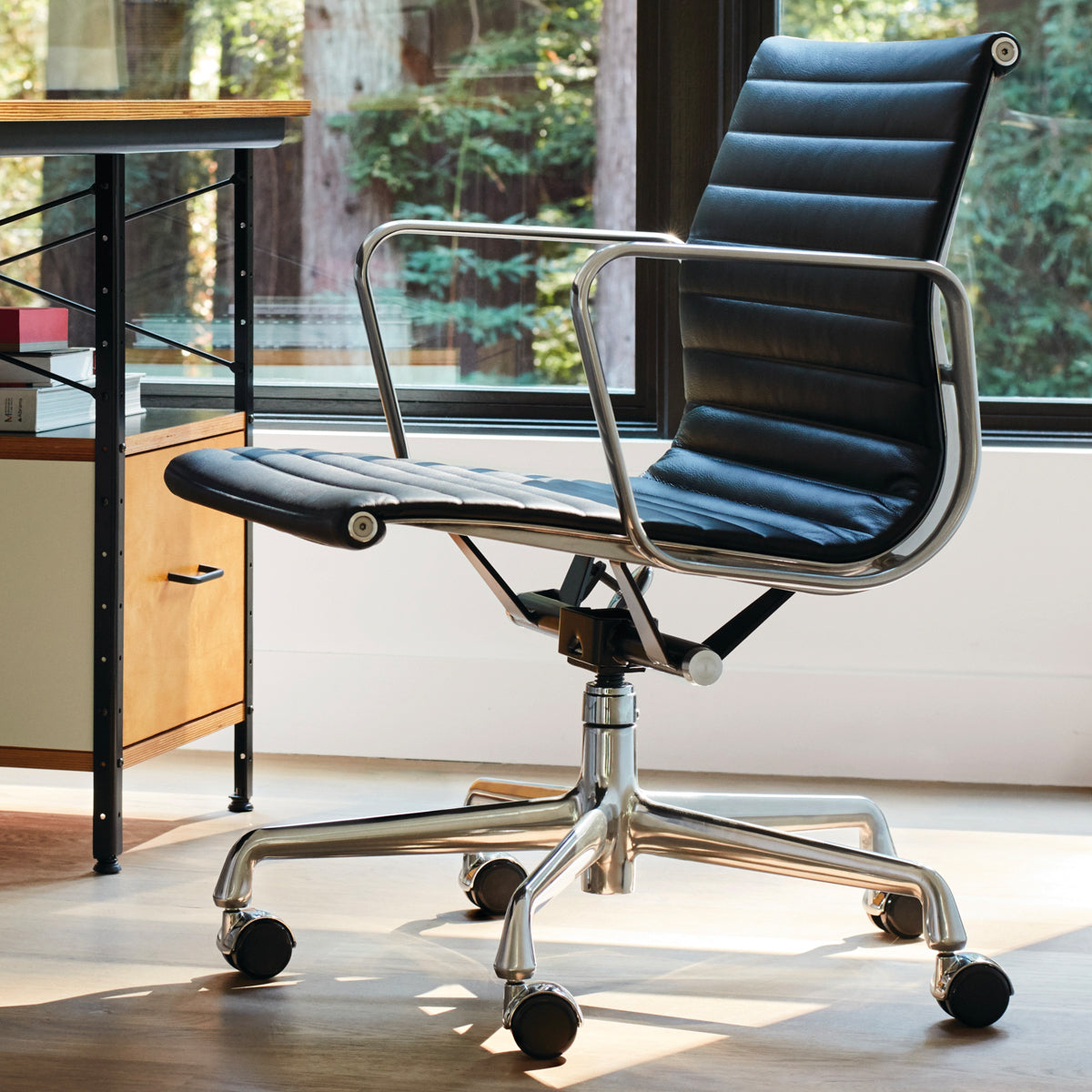 ハーマンミラー Eames Aluminum Group Chair Management イームズ