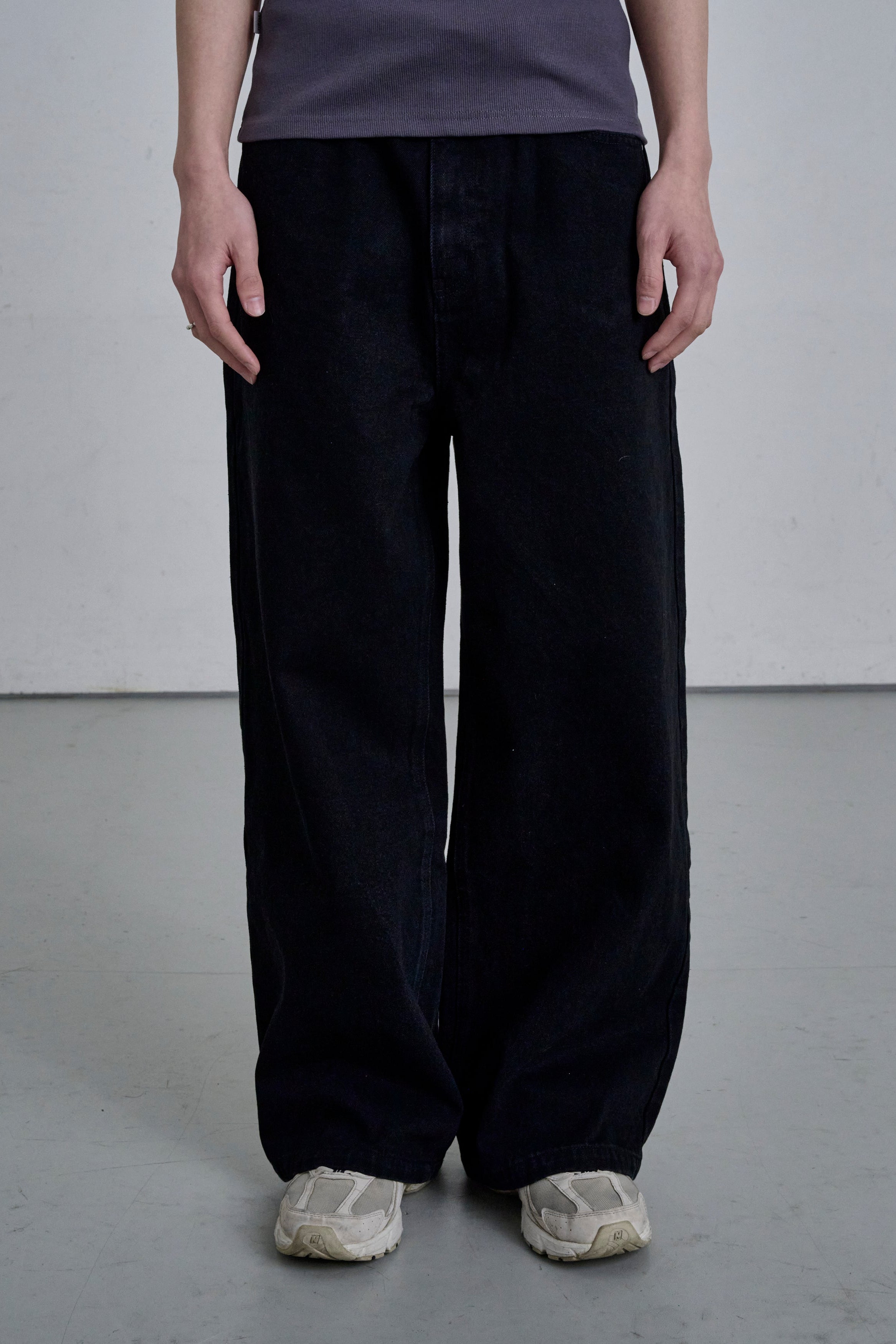 STUDS DENIM / BLACK – THE CLE