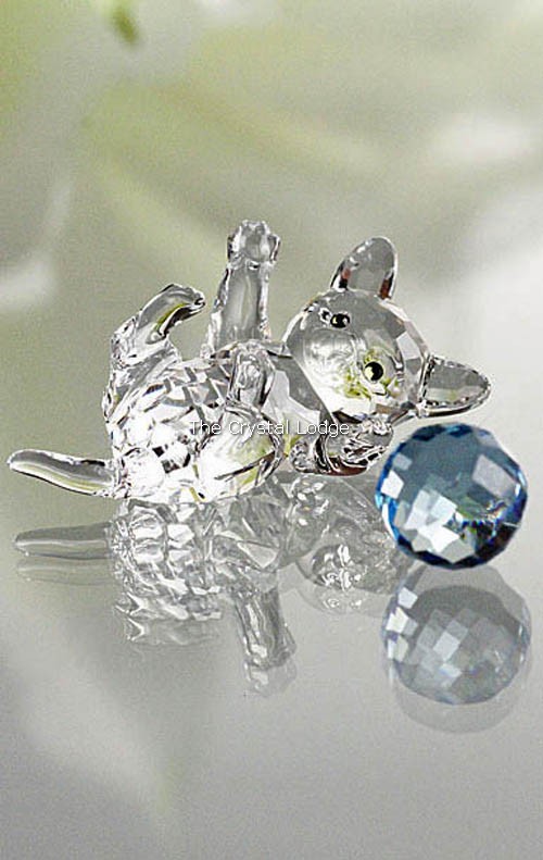 SWAROVSKI KITTEN LYING with blue ball of wool 631857 - The Crystal