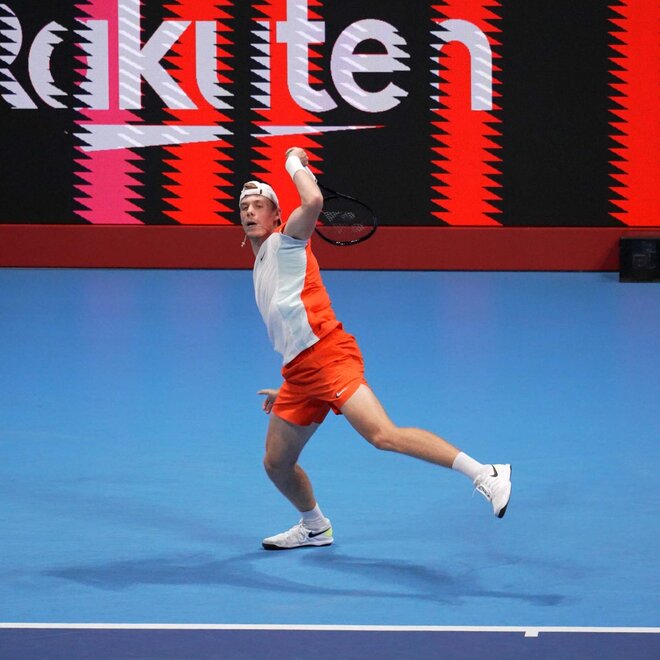 連続写真】ショートクロスにボールを送ったシャポバロフのフォアハンド