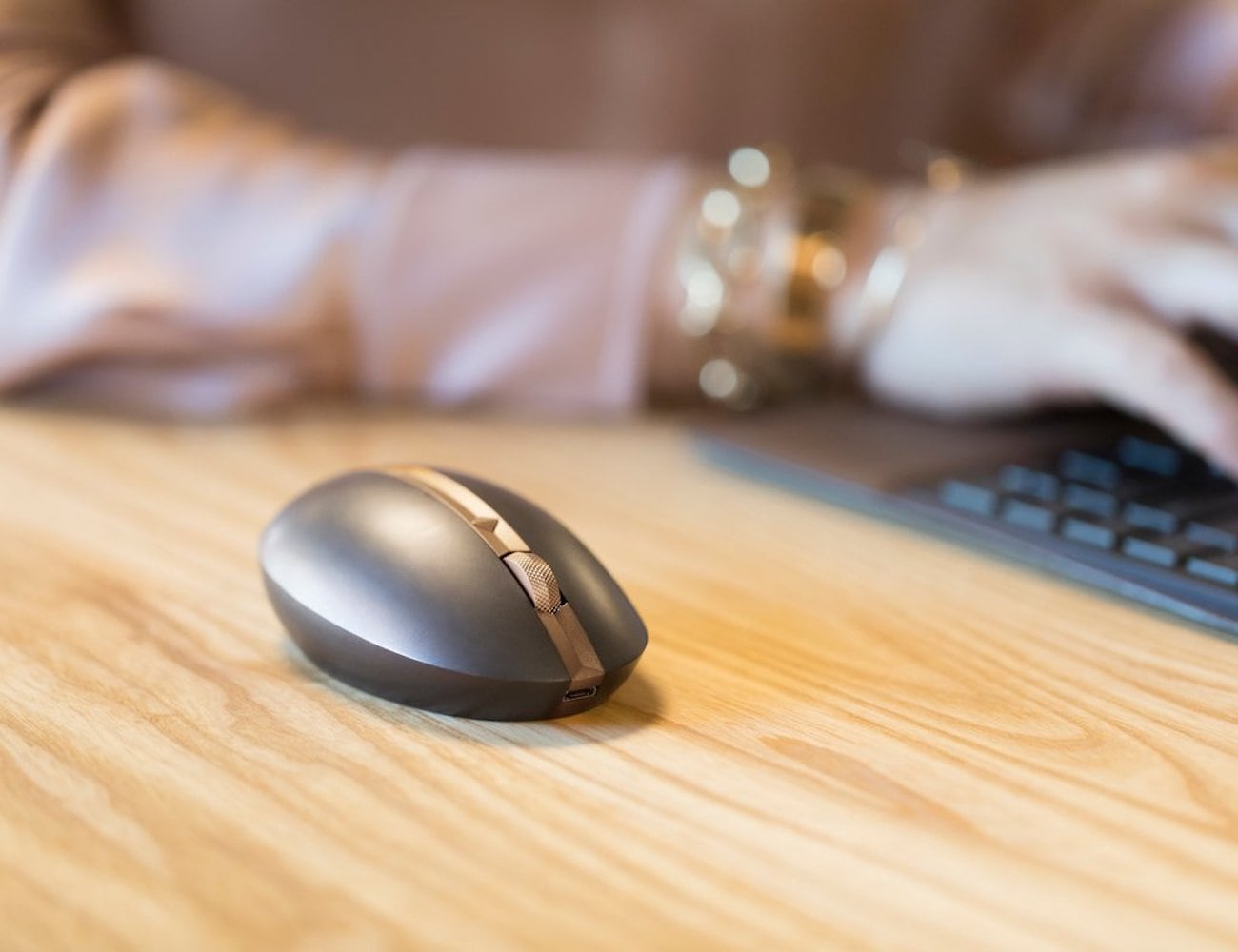 Want to be more productive? HP's Spectre 700 wireless mouse can