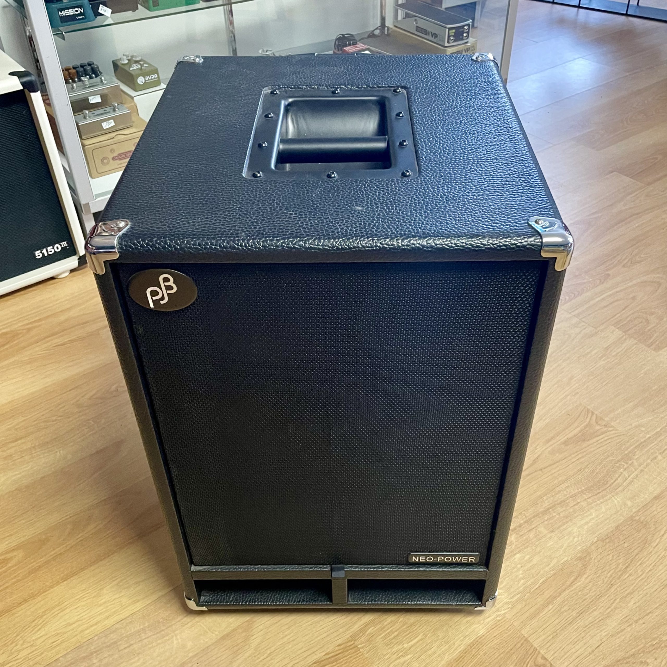 Phil Jones Neo Power 6B 300W Bass Speaker Cabinet – The Guitar Trader