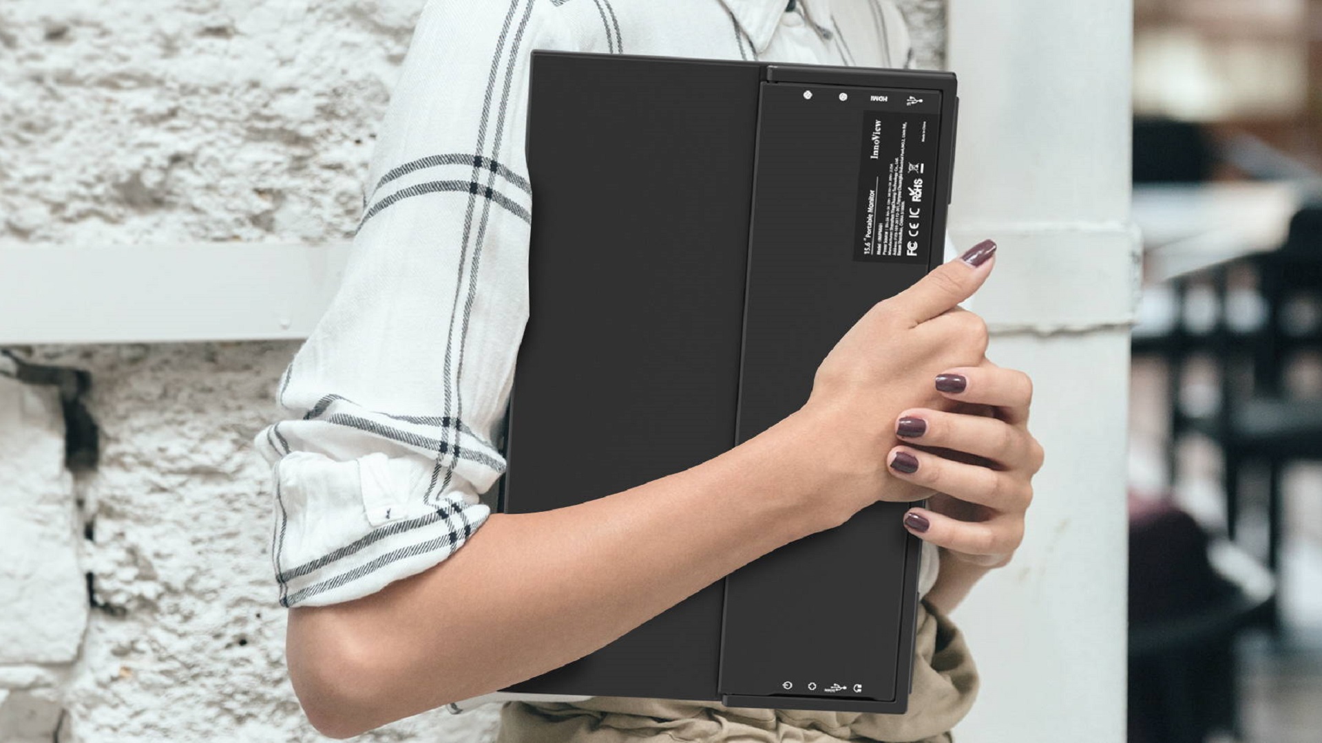 InnoViewの15.6インチモバイルモニターをレビュー！iPhoneに直接