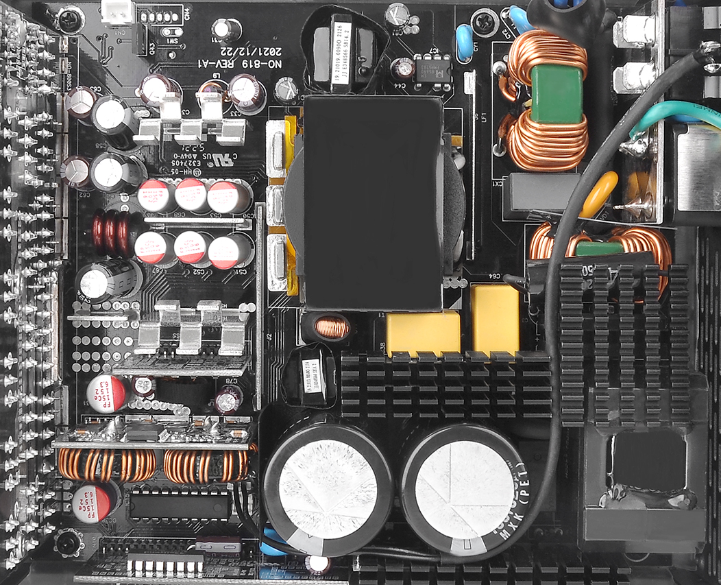 Toughpower GF3 1650W Gold - TT Premium Edition