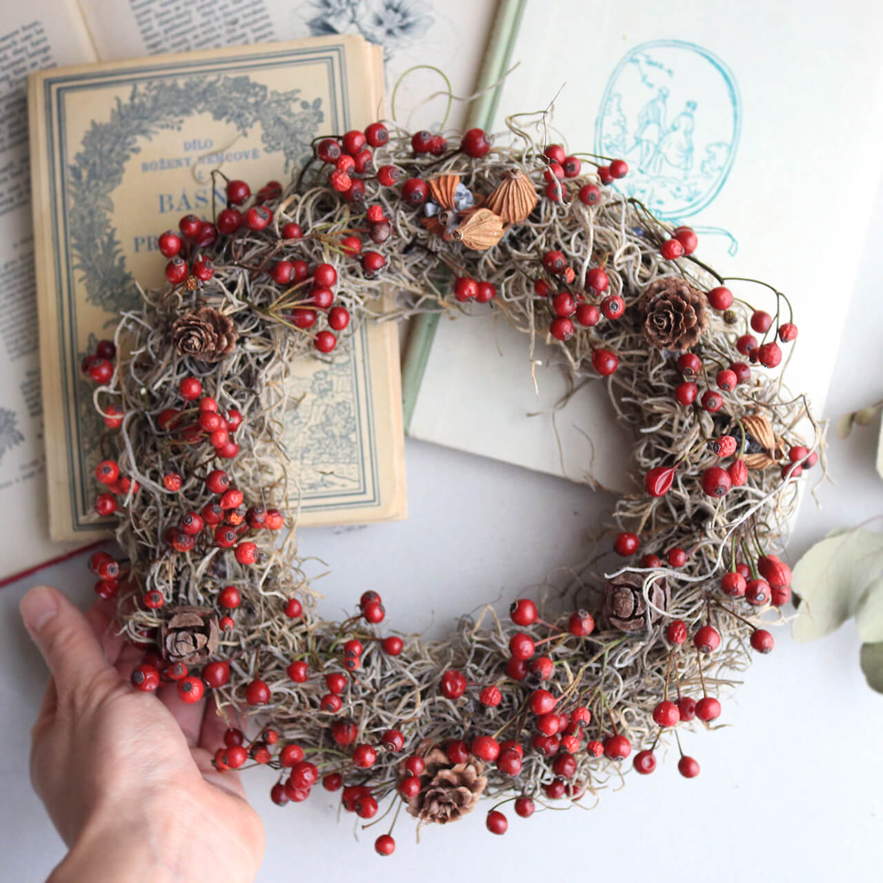 野バラの実のリース ◇大人気の野バラの実のシックで大人っぽい