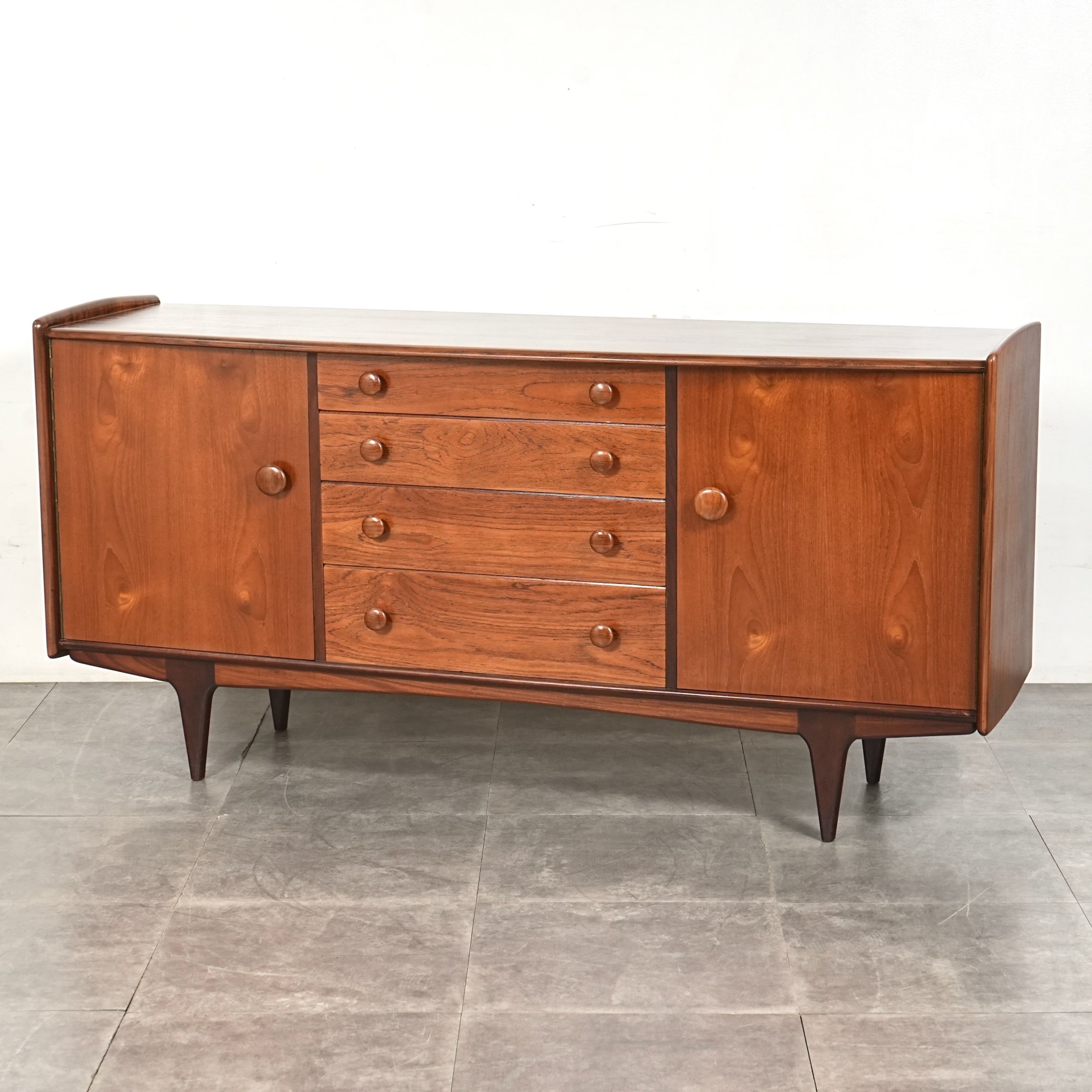 Younger】ヴィンテージ サイドボード – TIME HYPE