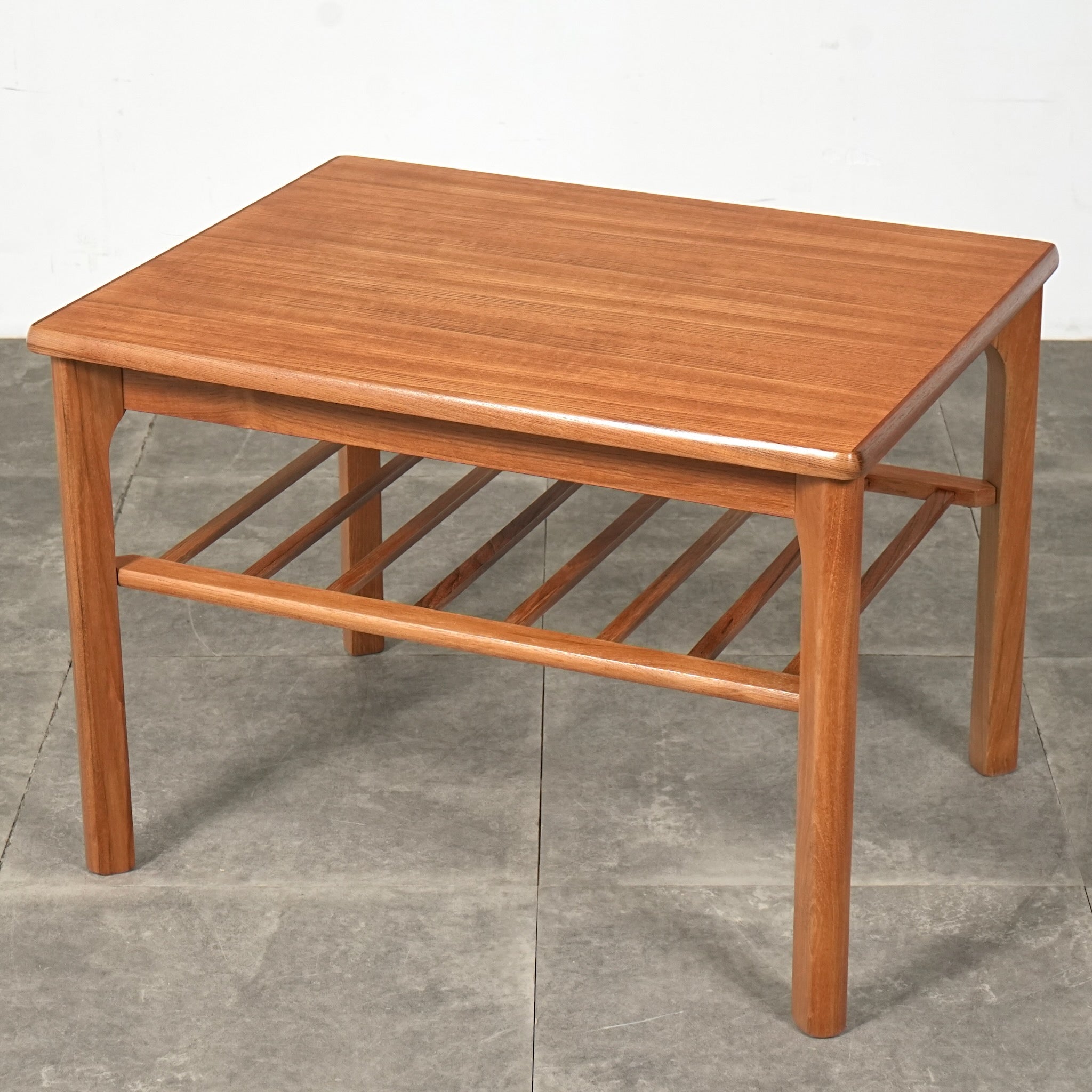 イギリスヴィンテージ ローテーブル – TIME HYPE