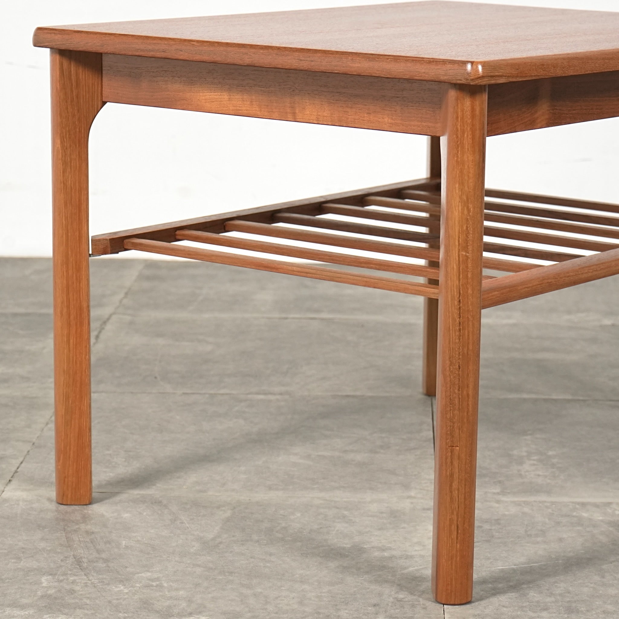 イギリスヴィンテージ ローテーブル – TIME HYPE