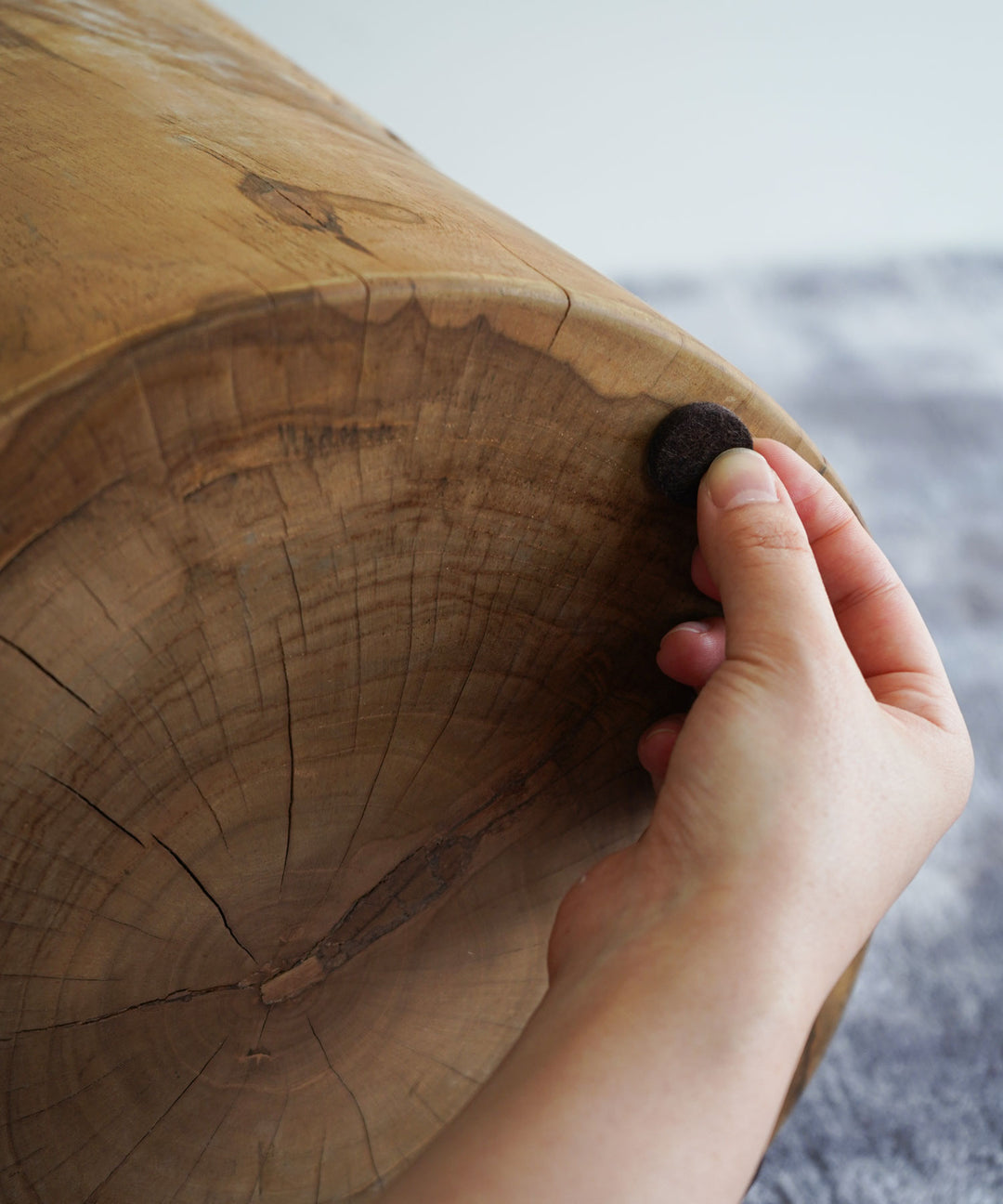 dareels（ダリールズ）SOLID STOOL ROUND｜チーク古材を贅沢に使った