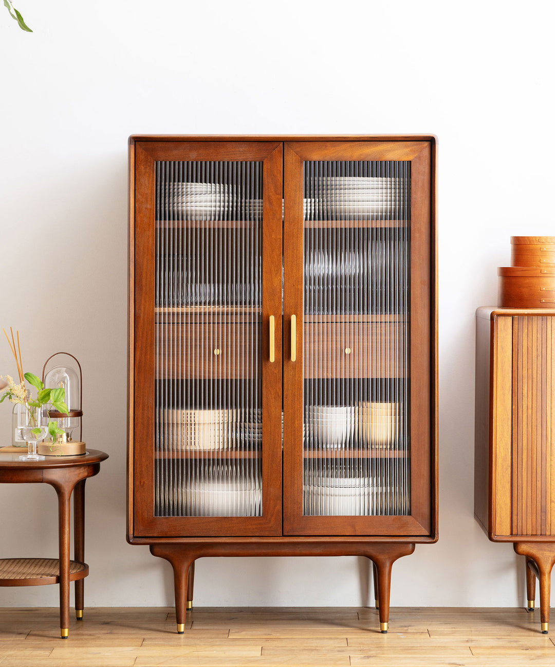 JULIE ハイキャビネット ダークブラウン ポプラ材 - 北欧デザインの波