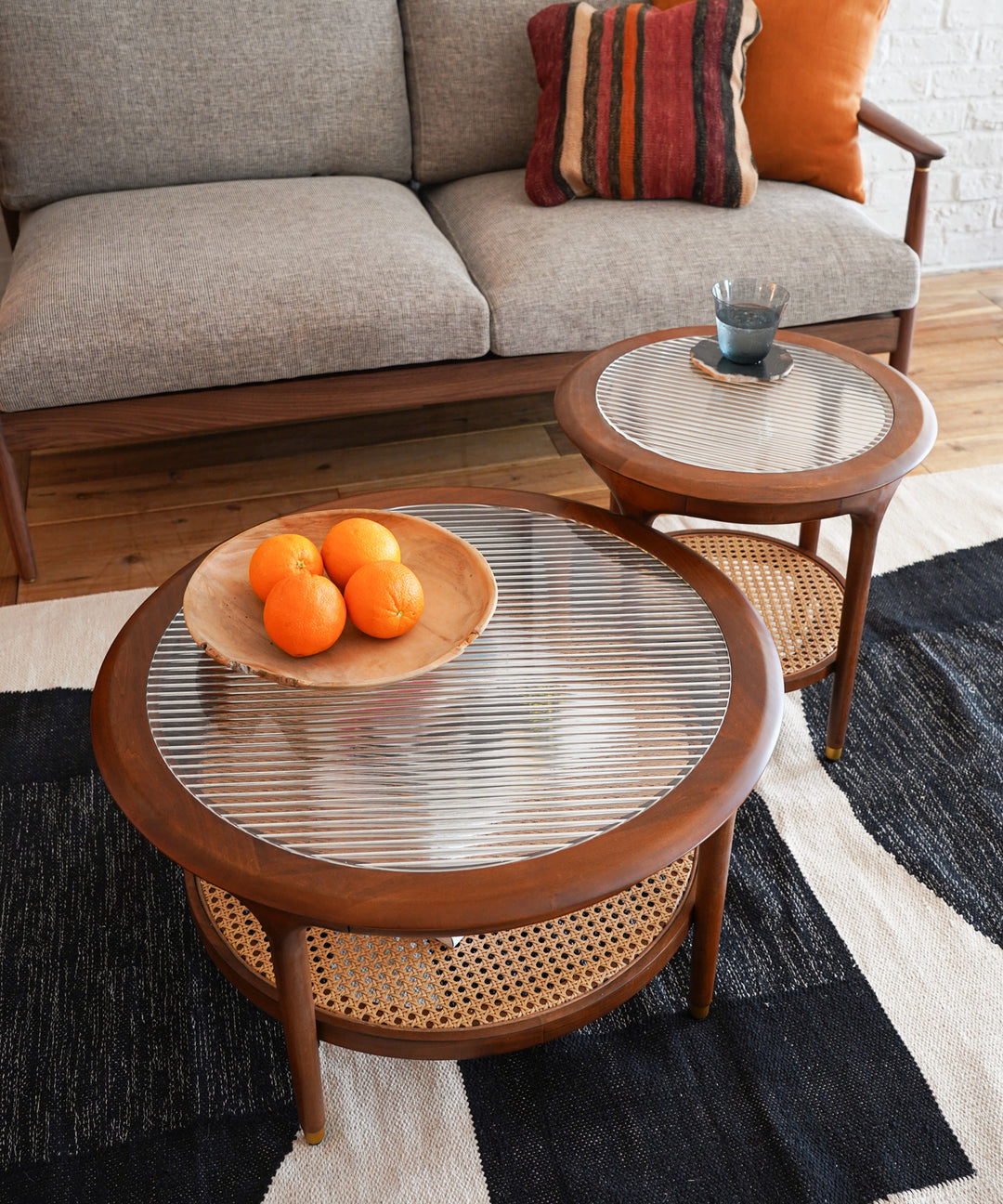 JULIE ラウンドコーヒーテーブル ダークブラウン - 北欧ヴィンテージの