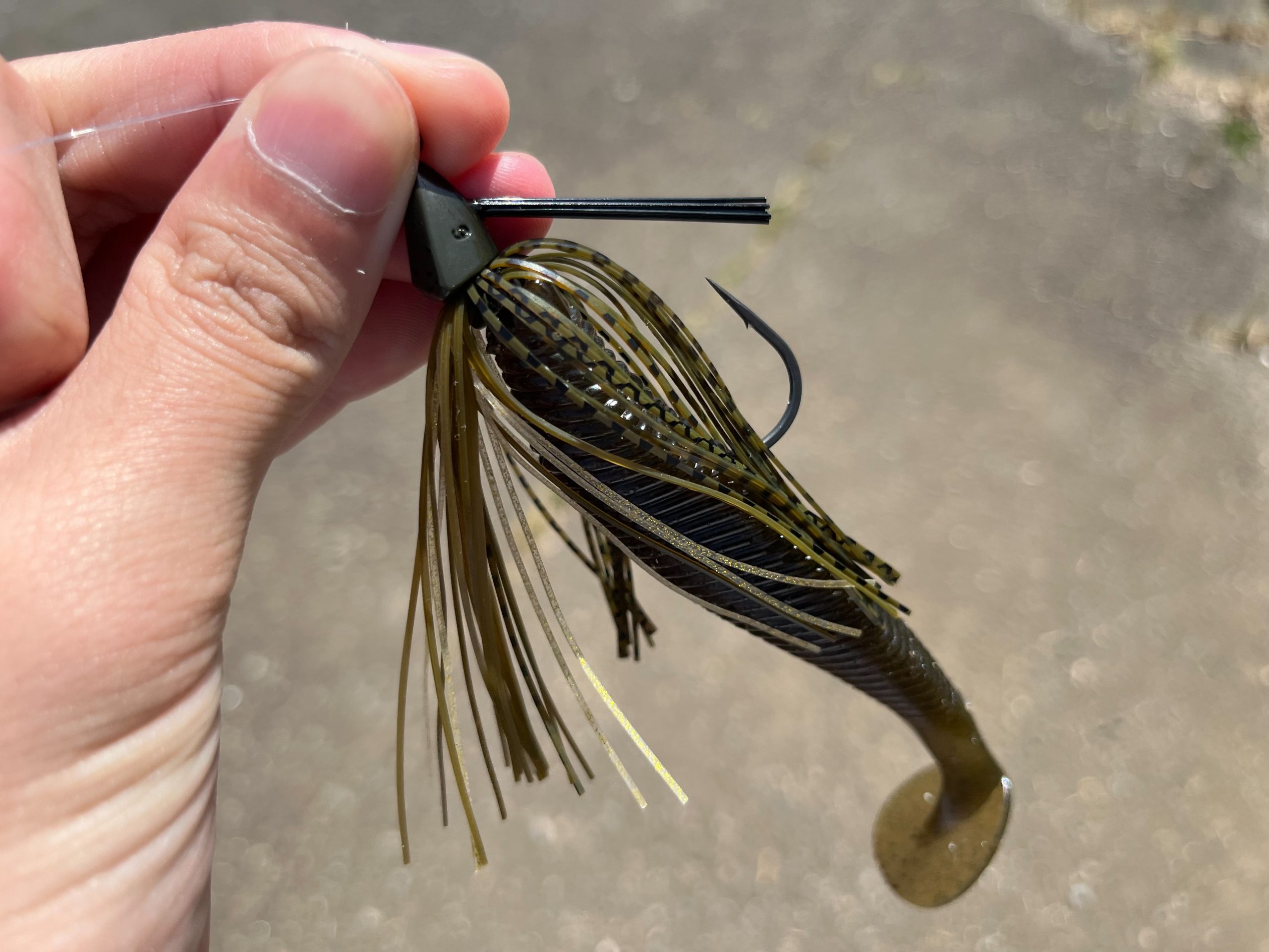 スイムジグの最適な巻きスピードは？釣果を高めるレンジコントロールを