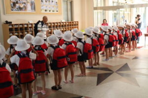 石拾い（1年生） | 東京女学館小学校