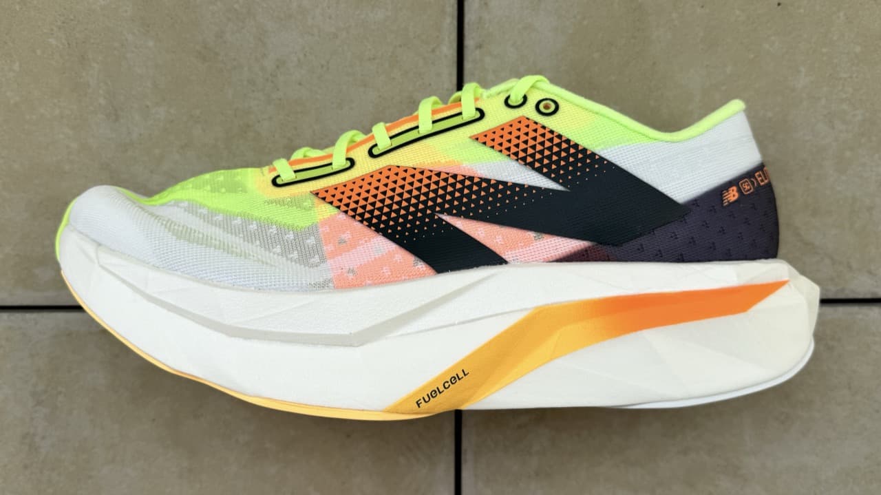 レビュー】New Balance フューエルセル スーパーコンプ エリートv4