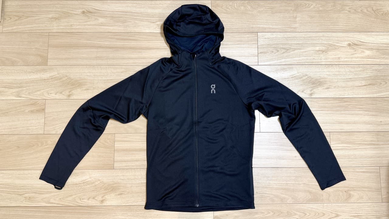 レビュー】On クライメイトジップフーディー：首元暖か長袖ランニング