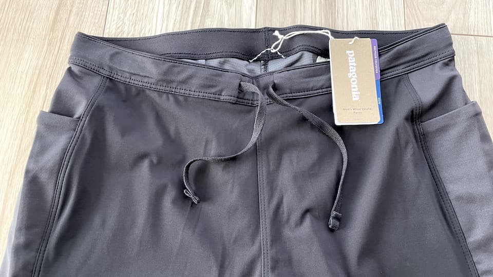 レビュー】Patagonia ウィンドシールド パンツ：冬ランの必需品｜とも