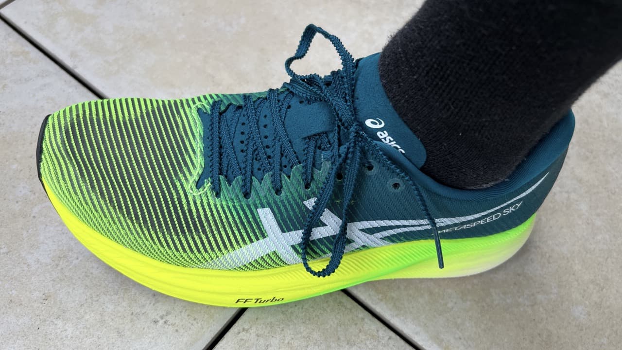 レビュー】Asics メタスピード スカイ プラス（+）｜ともらん！