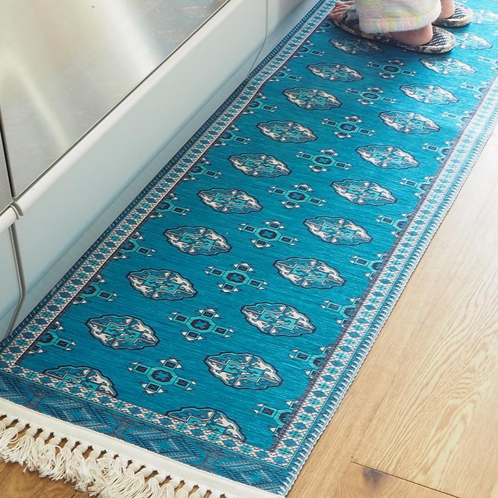 繊細なデザインが特徴的なトルクメン絨毯風プリントマット MARUFU-303