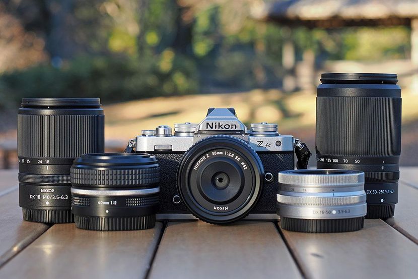 ニコン Zfcのレンズ選び〉人気ミラーレスカメラ「ニコン Z fc」の魅力