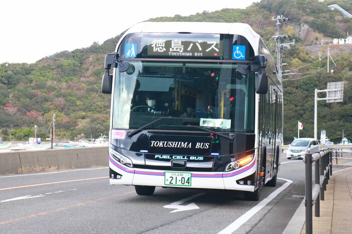 動画】「水素で走行？」注目の燃料電池バスに乗ってみた 1日から県内