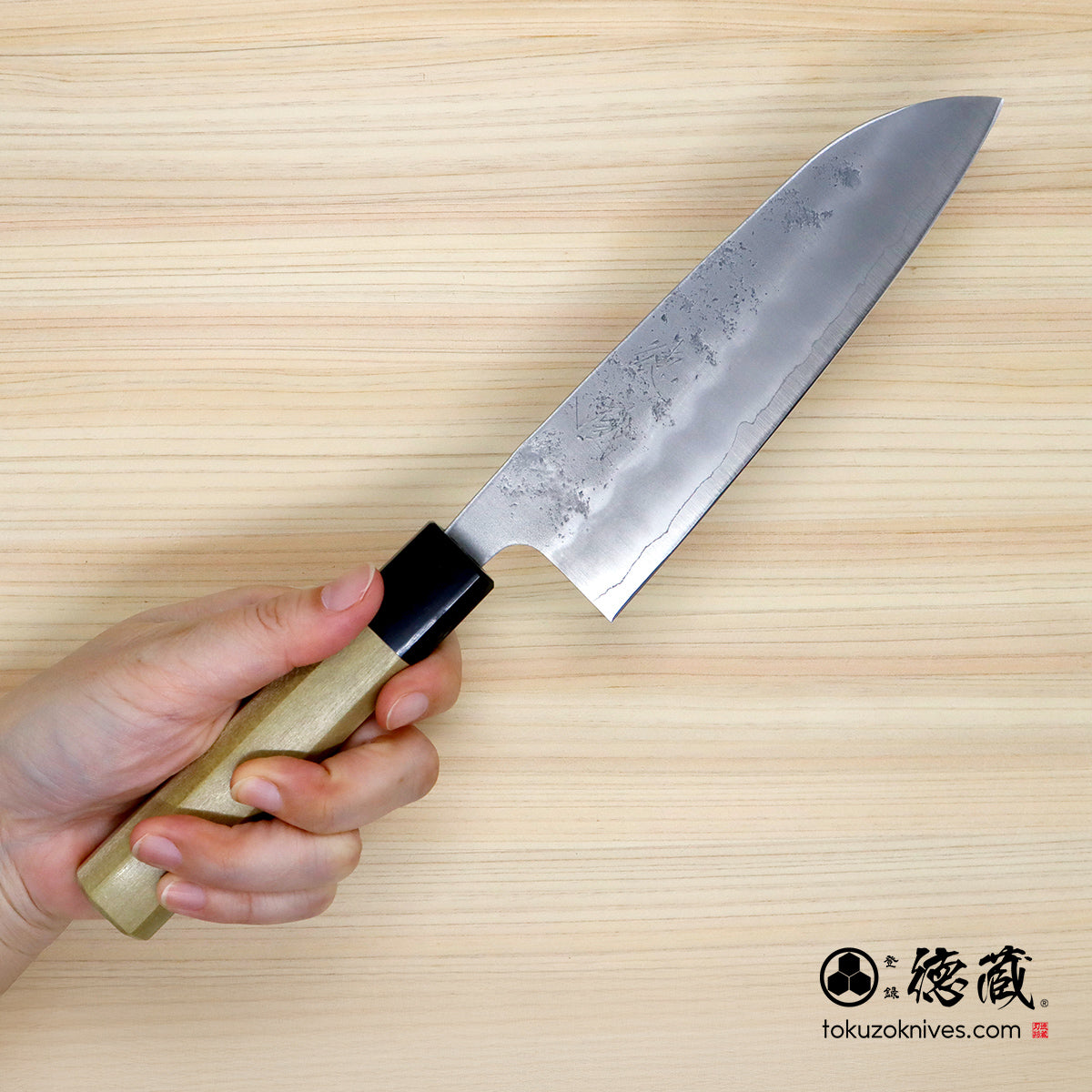 銀三 梨地仕上げ 三徳包丁 朴八角柄 – 徳蔵刃物 TOKUZO KNIVES