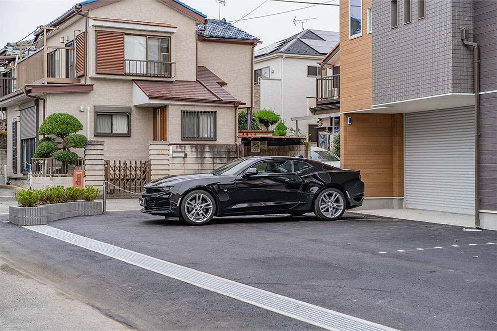 開口幅4.9mの堂々2台ガレージ、100m²超で実現したゆとり空間｜昭島市