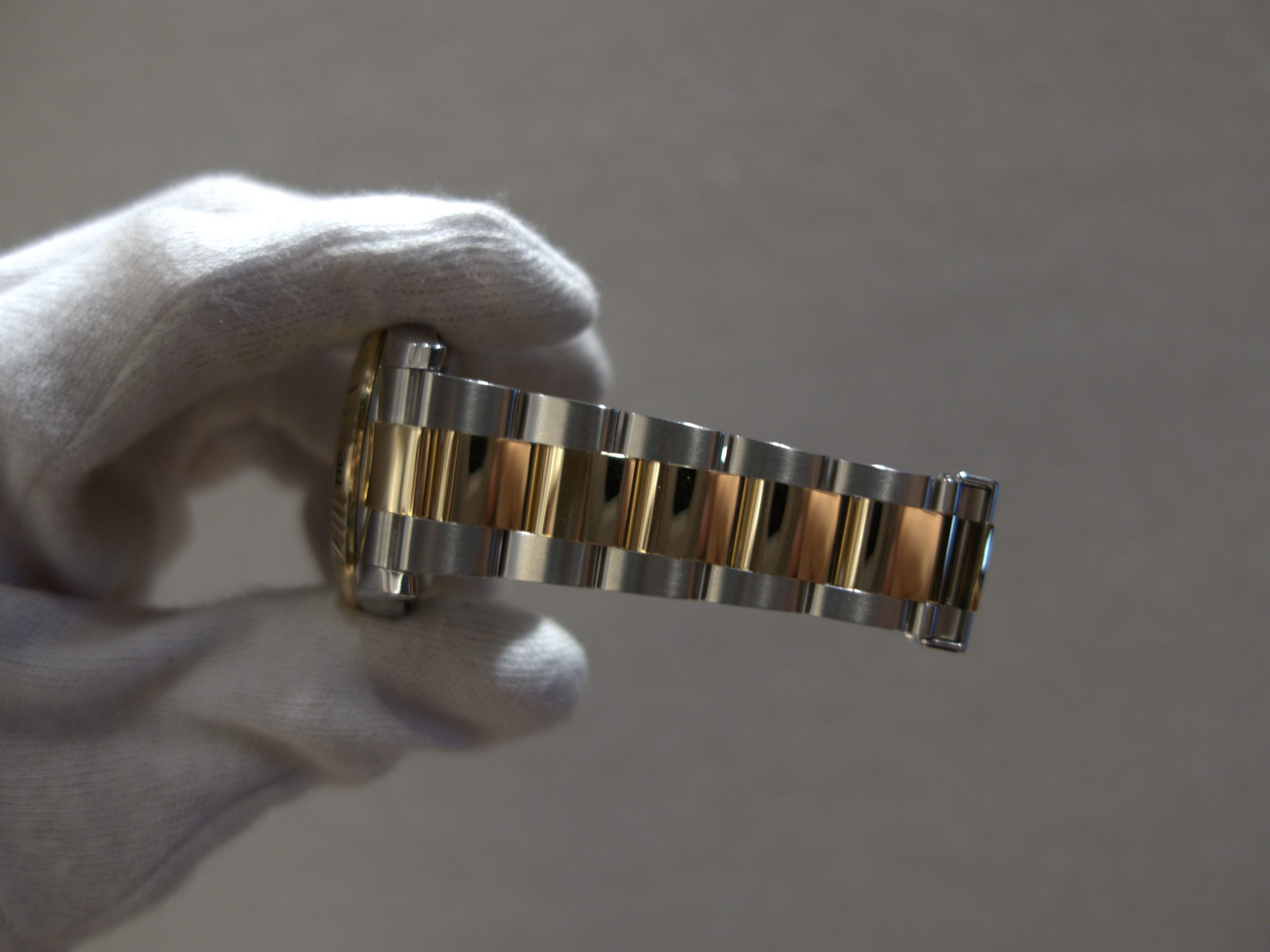 日本限定モデルで希少性が高い！ブラック文字盤のターノグラフ「Ref