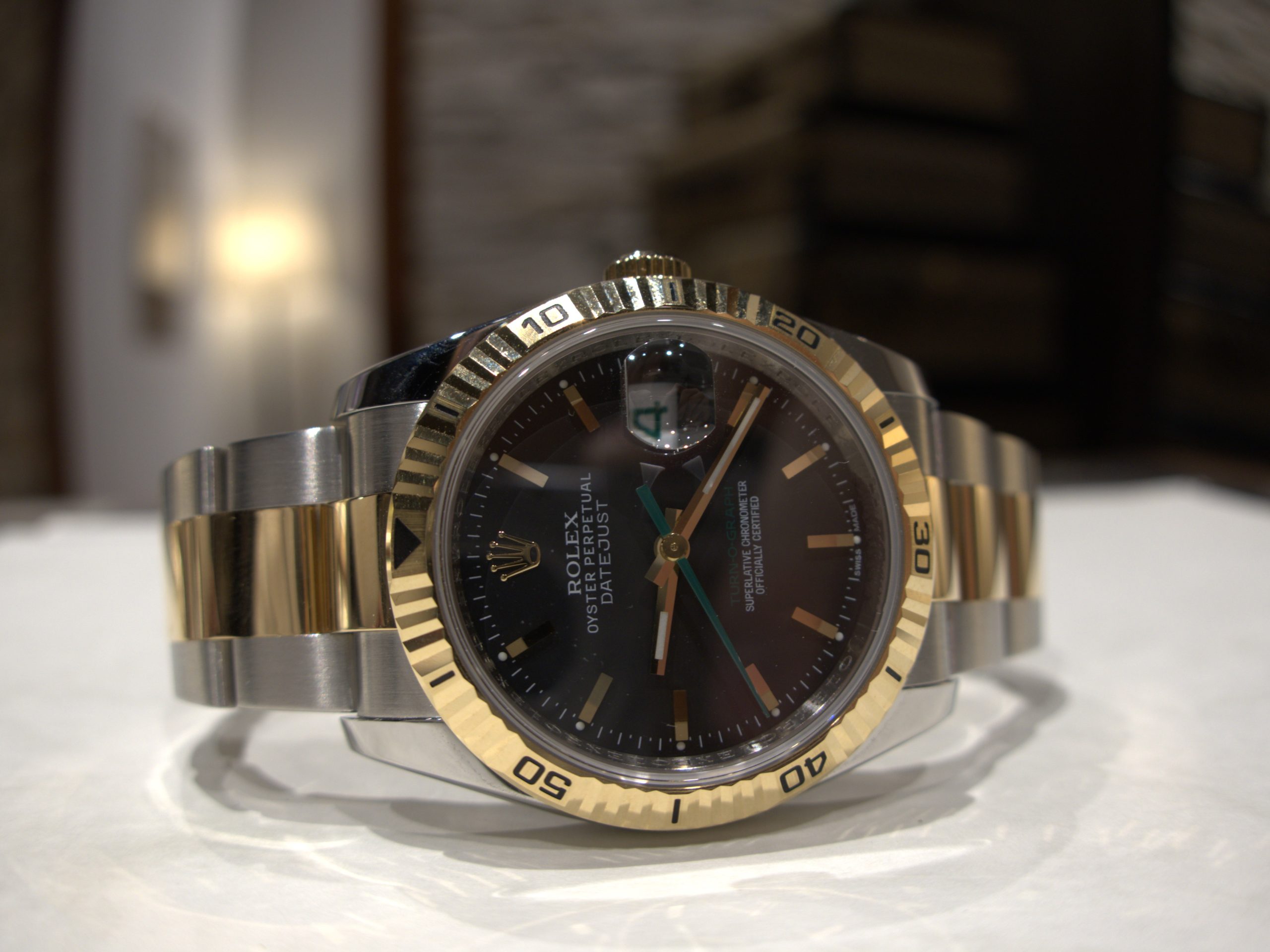 日本限定モデルで希少性が高い！ブラック文字盤のターノグラフ「Ref