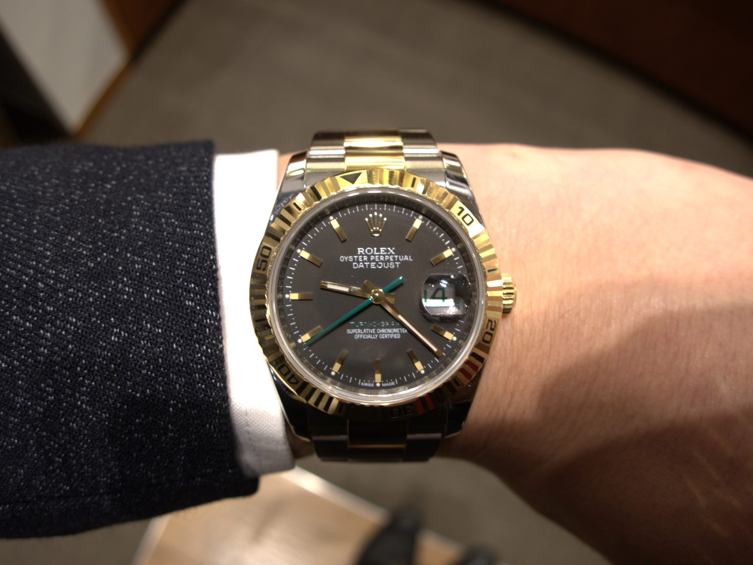 日本限定モデルで希少性が高い！ブラック文字盤のターノグラフ「Ref