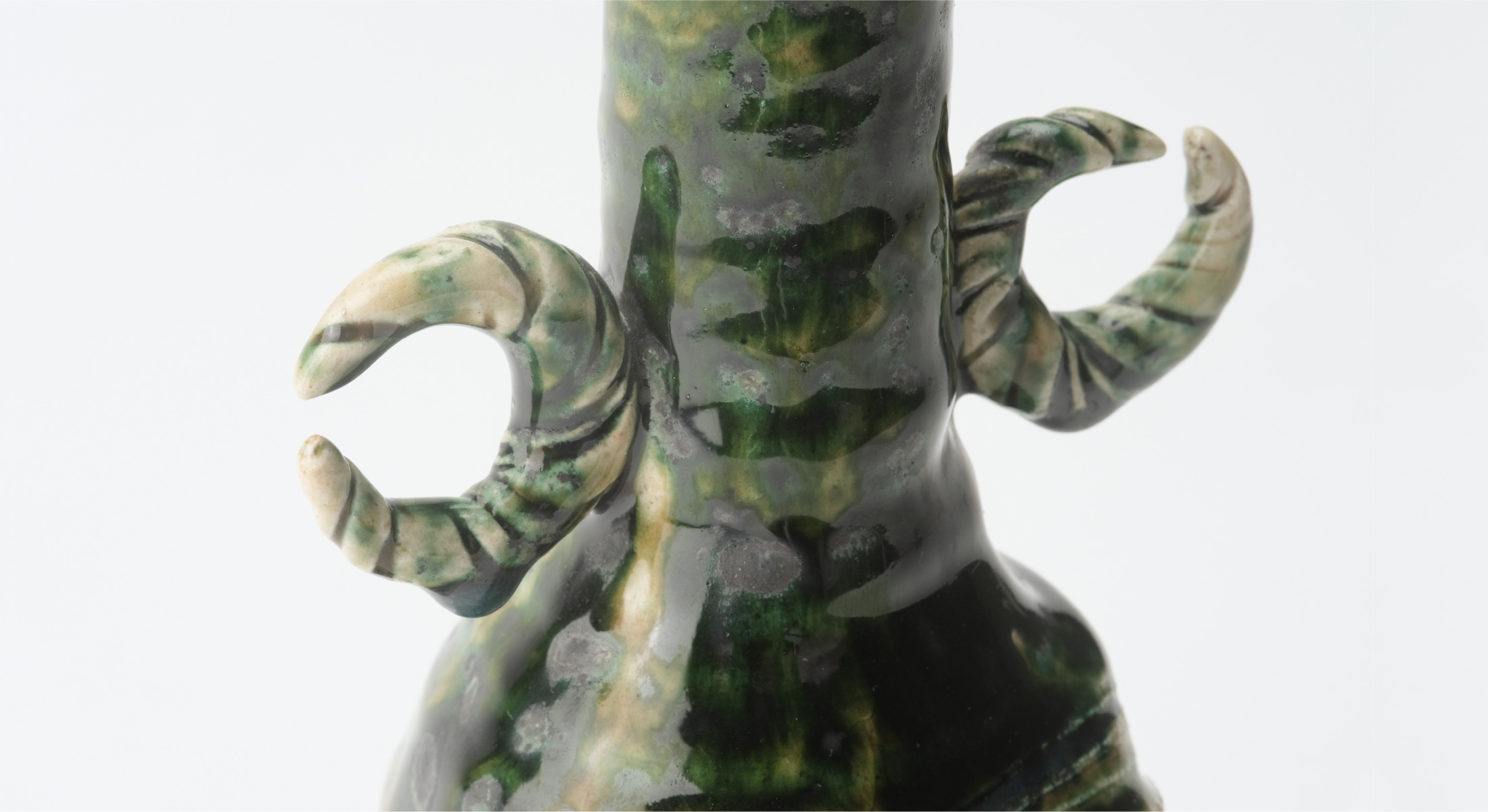 花のうつわ 織部花入 | 土岐市美濃焼公式ブランドサイト｜TOKI MINOYAKI