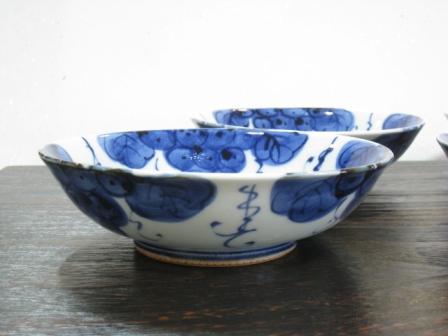 有田焼 其泉窯 染付手描きぶどう文 浅鉢揃 - 土岐陶器本店