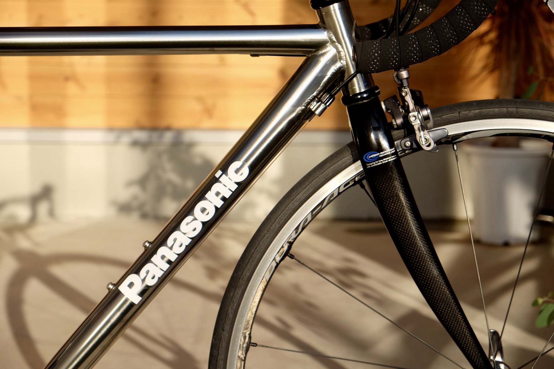 クラフトマンシップ息づくオーダーチタンフレーム Panasonic