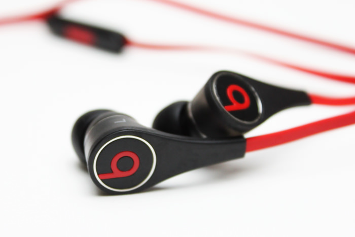 レビュー】絡まないケーブル・バランスの取れた音が魅力のイヤフォン