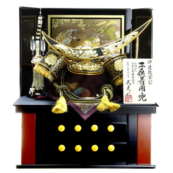 戦国武将「伊達政宗」の五月人形 兜に輝く三日月！ | | 人形の東玉