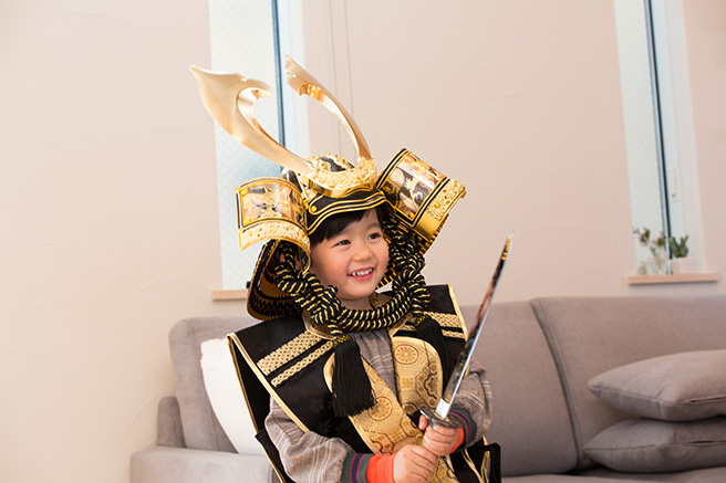 男の子の初節句には「兜」を飾り端午の節句のお祝いをしましょう