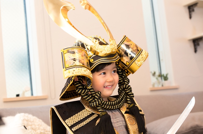 兜飾り」は男の子の節句「端午の節句」飾りの一番人気です | 人形の東玉